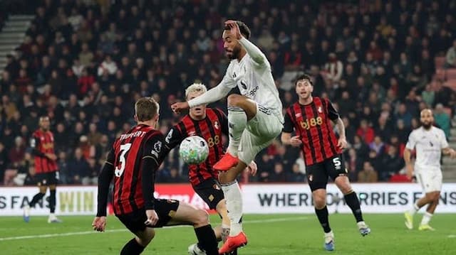 maguire_kartu_merah_dua_penalti_warnai_imbang_22_bournemouth_vs_manchester_united