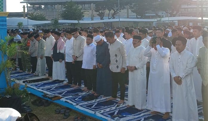 salat_id_medan_2026_dipadati_ribuan_warga_wali_kota_dan_wakil_hadir_bersama