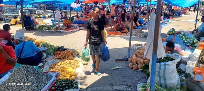 sepi_di_hari_lebaran_2026_pedagang_pasar_sidikalang_keluhkan_penjualan_anjlok