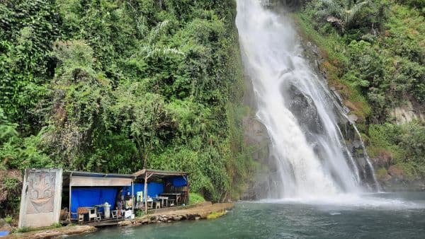 kisah_robet_panjaitan_lima_tahun_berdagang_di_kaki_air_terjun_situmurun