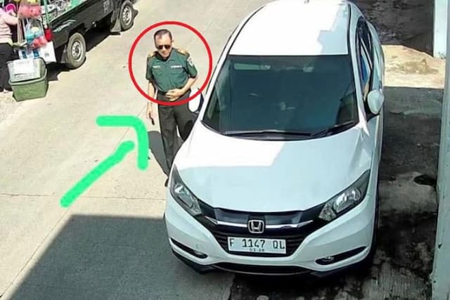 kemudikan_mobil_pria_berseragam_tni_curi_250_kg_telur_ayam_pedagang