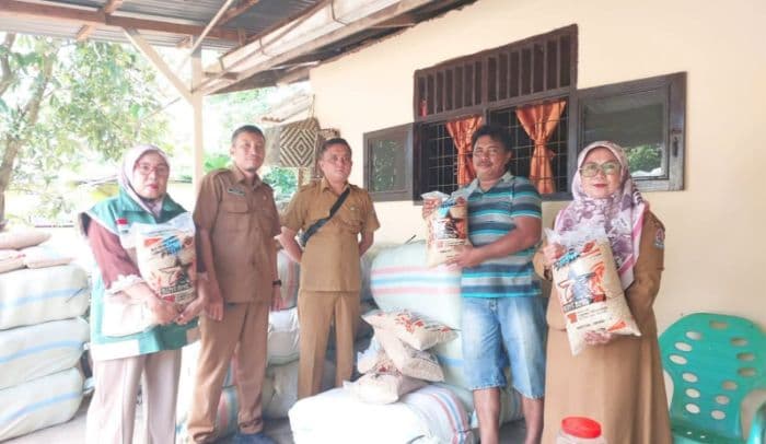pemkab_deli_serdang_salurkan_2124_ton_benih_padi_untuk_petani_terdampak_banjir
