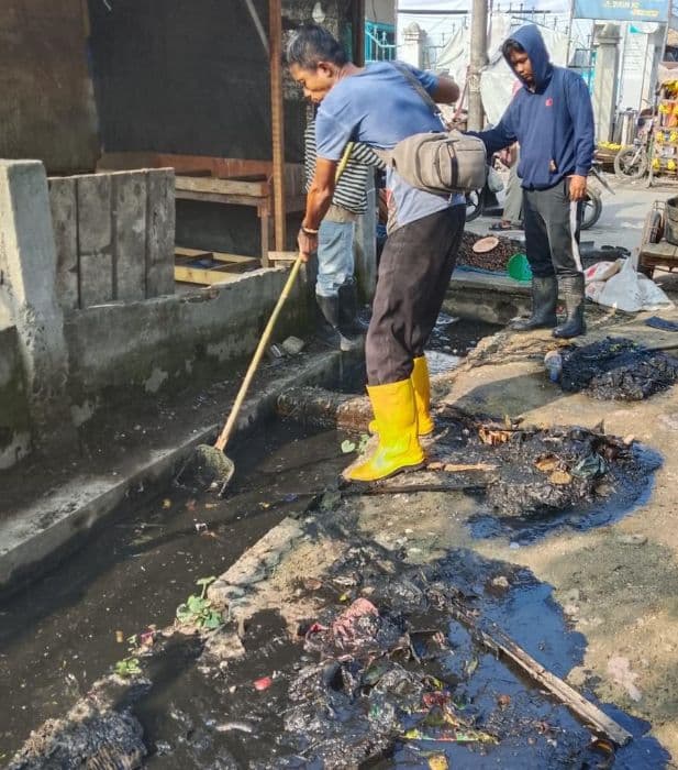 petugas_bersihkan_kota_tanjungbalai_dari_pagi_hingga_malam