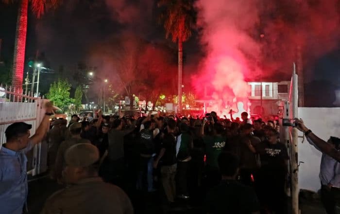 ratusan_suporter_rayakan_ulang_tahun_ke76_psms_di_rumdis_gubernur_sumut_