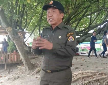 syarat_dan_ketentuan_agar_pedagang_boleh_berjualan_di_pantai_pasir_putih_parbaba