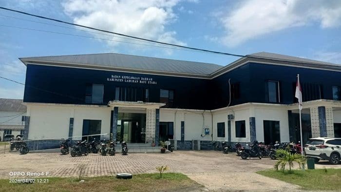 tiga_kadis_di_labura_mundur_serentak_alasan_kesehatan_jadi_sorotan