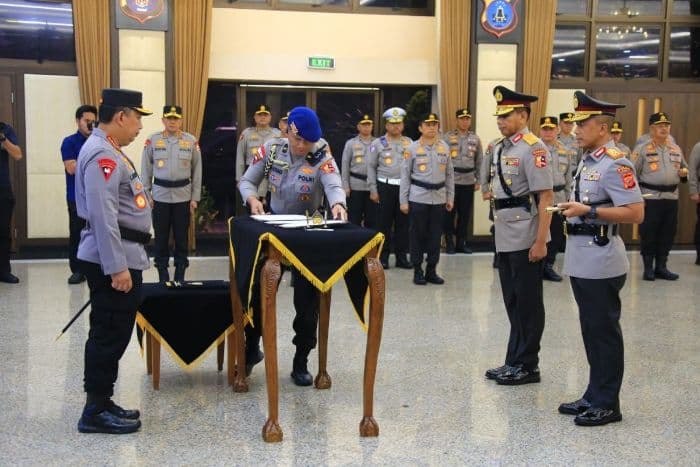 67_perwira_tinggi_polri_dimutasi_deputi_kpk_jabat_kapolda_sultra