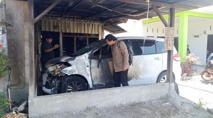lagi_tidur_mobil_pelatih_golf_dibakar_otk_di_pancur_batu