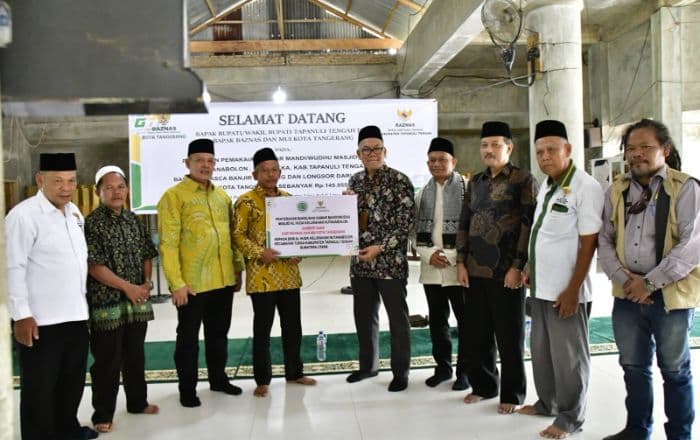 baznas_tangerang_salurkan_bantuan_kamar_wudhu_rp149_juta_untuk_masjid_al_huda_hutanabolon