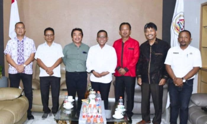bupati_tapteng_dan_dprd_taput_bahas_hibah_koni_untuk_porprov_sumut