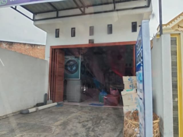 dua_handphone_di_toko_laundry_lubuk_pakam_raib_digondol_maling