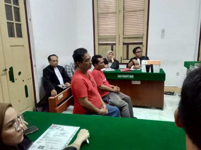 sidang_pembakaran_rumah_hakim_pn_medan_eks_sopir_kesal_dengan_istri_khamozaro