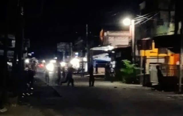 tawuran_remaja_di_tanjung_tiram_batu_bara_viral_pengendara_nyaris_kena_lemparan_batu