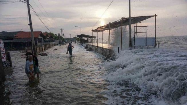 infrastruktur_di_medan_utara_belum_diperbaiki_formabem_minta_wali_kota_atasi_banjir_rob