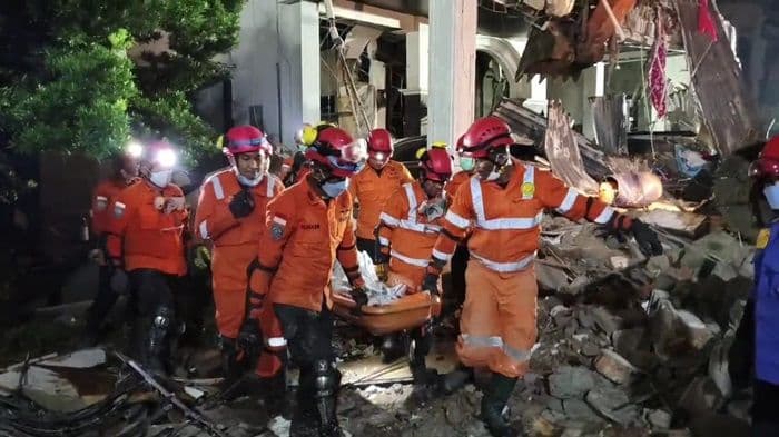 satu_korban_tewas_ledakan_di_grand_polonia_berhasil_ditemukan_dua_masih_dicari