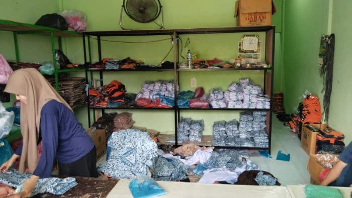 wali_murid_smpn_di_tebing_tinggi_keluhkan_pembelian_seragam_terpusat_di_satu_toko