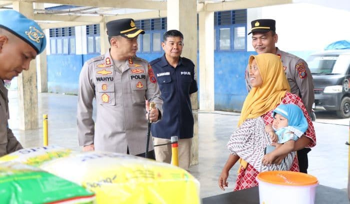 10_ton_beras_ludes_dalam_tiga_jam_gpm_polres_tapteng_diserbu_warga