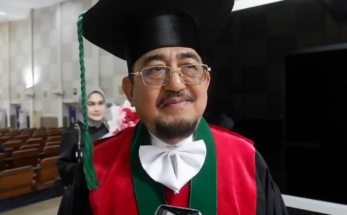 dikukuhkan_sebagai_guru_besar_fk_usu_profesor_refli_hasan_perkuat_ilmu_kardiologi_di_usia_64_tahun