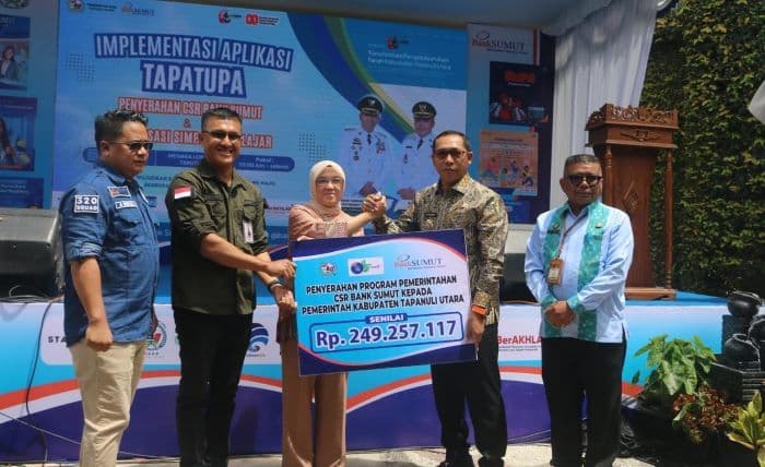 dukung_pendidikan_bank_sumut_serahkan_csr_rp249_juta_ke_pemkab_taput