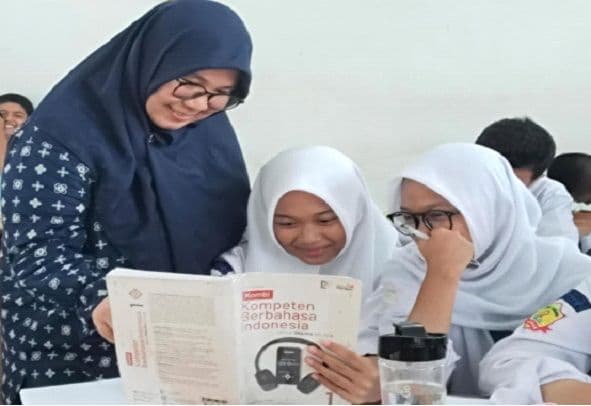 guru_bahasa_indonesia_di_medan_literasi_digital_siswa_sma_masih_lemah