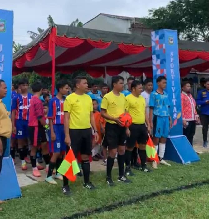 turnamen_sepak_bola_wali_kota_cup_dan_liga_anak_dibuka_di_lapangan_farel_pasaribu