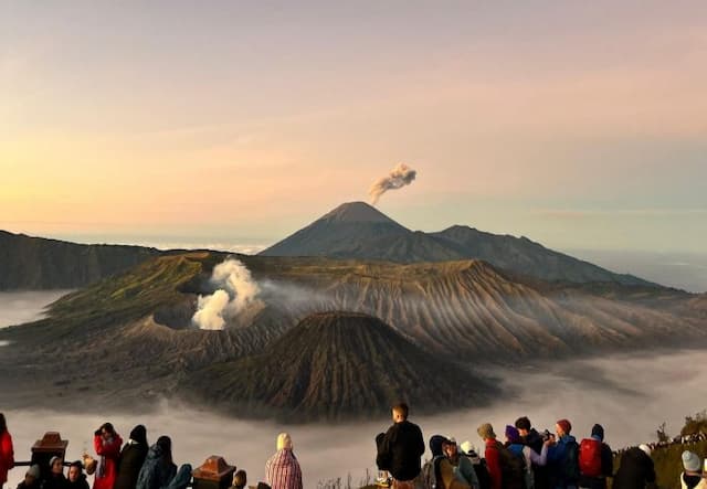 gunung_bromo_kembali_dibuka_hari_pertama_tembus_1145_wisatawan