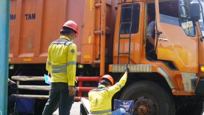 jaga_kualitas_udara_pelindo_uji_emisi_kendaraan_di_belawan