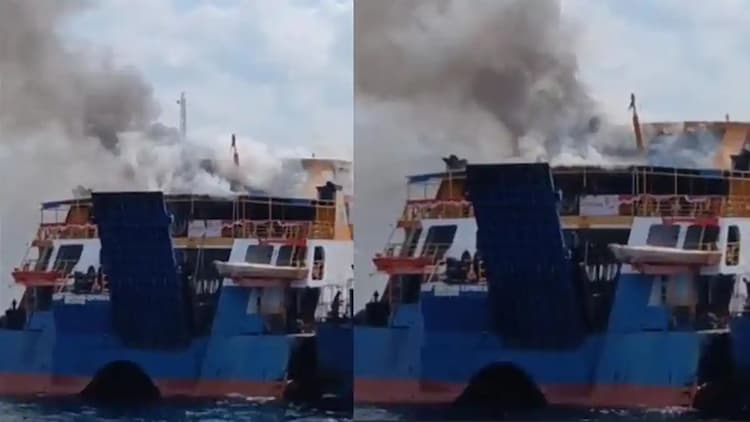 kmp_bontang_ekspress_ii_terbakar_saat_sandar_di_perairan_banyuwangi