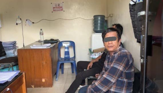 mobil_berpelat_bodong_dihancurkan_warga_siantar_pengemudi_mengaku_wartawan