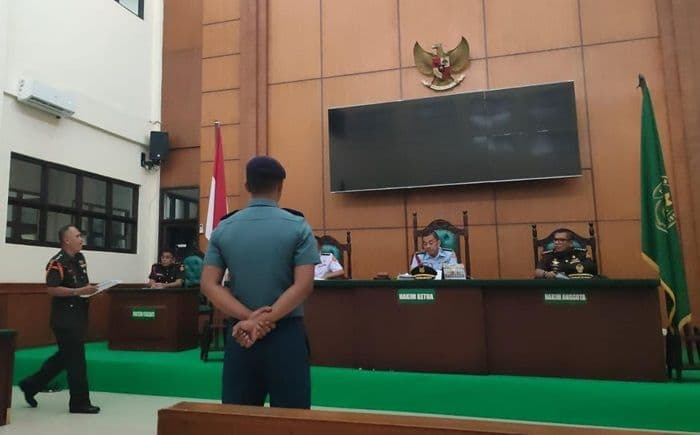 perwira_tni_divonis_10_tahun_penjara_dan_dipecat_dari_militer