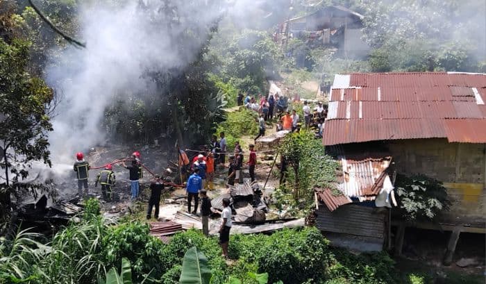 diduga_bakar_tembaga_bangunan_semi_permanen_terbakar_rata_dengan_tanah_di_jalan_nagur_pematangsiantar