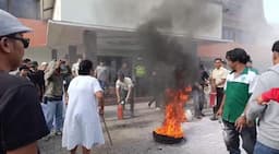 tanggapi_demo_bakar_ban_di_parapat_warga_minta_kawasan_wisata_tak_diganggu
