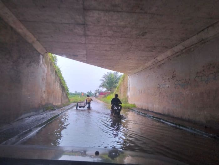 jalan_kolong_tol_lubuk_pakamtanjung_morawa_di_deli_serdang_banjir_setiap_hari_rawan_begal