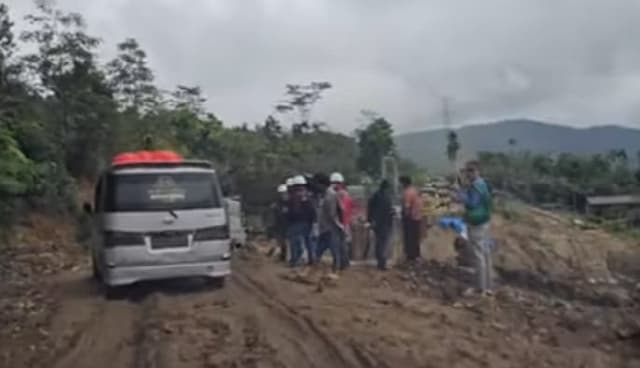 jalinsum_sipiroktarutung_kembali_bisa_dilalui_mobil_sistem_buka_tutup_diberlakukan
