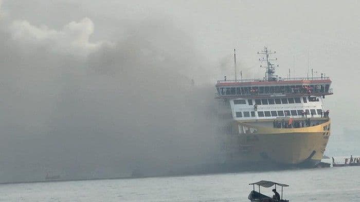 kmp_batumandi_terbakar_di_merak_420_penumpang_selamat_16_orang_dirawat