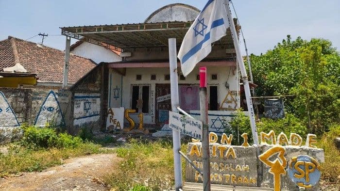 viral_bendera_israel_berkibar_di_lamongan_pemdes_turun_tangan_dan_ungkap_kondisi_pemilik_rumah