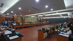 zeira_salim_ritonga_ungkap_kronologi_kericuhan_rdp_dprd_sumut_dengan_apara