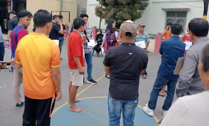 dua_pihak_saling_lapor_polres_samosir_gelar_reka_ulang_kasus_penganiayaan_di_desa_sideak