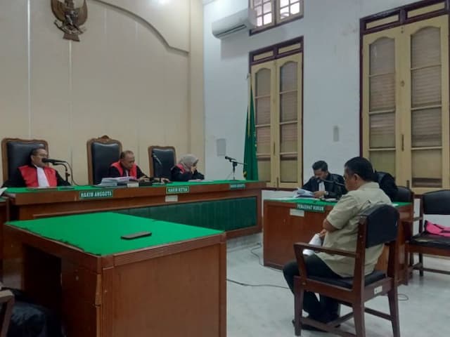 kasus_pungli_parkir_rsvi_eks_kadishub_pematangsiantar_julham_situmorang_minta_bebas_