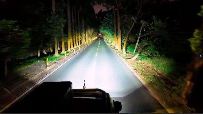 teknologi_lampu_aes_pencahayaan_cerdas_untuk_keamanan_berkendara_modern