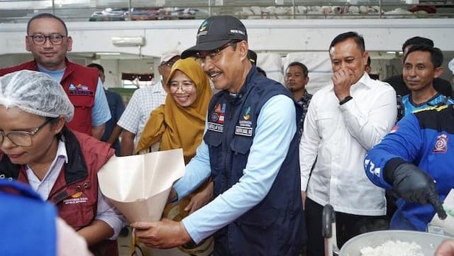 mensos_pastikan_dapur_umum_sibolga_terus_beroperasi_hingga_pengungsi_pulih