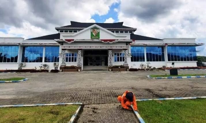 pemkab_simalungun_tunda_kegiatan_fisik_2025_menunggu_pmk_diterbitkan