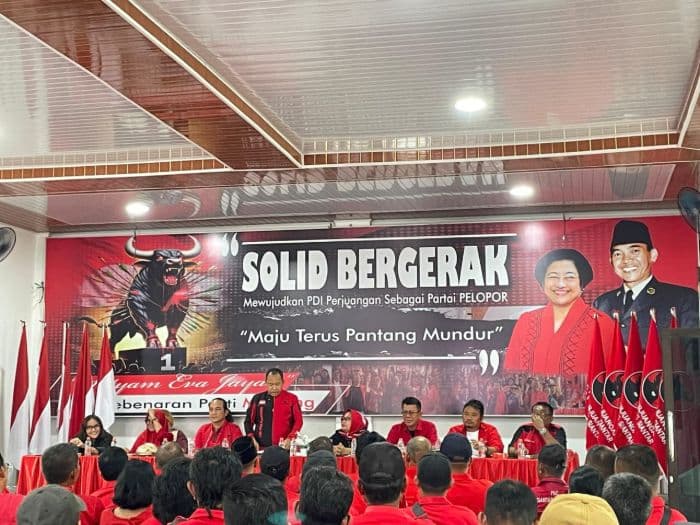 pdi_perjuangan_pematangsiantar_isi_hut_ke53_dengan_gerakan_tanam_pohon