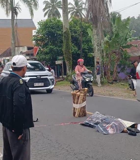 ditabrak_lari_wanita_24_tahun_tewas_tergeletak_di_jalan