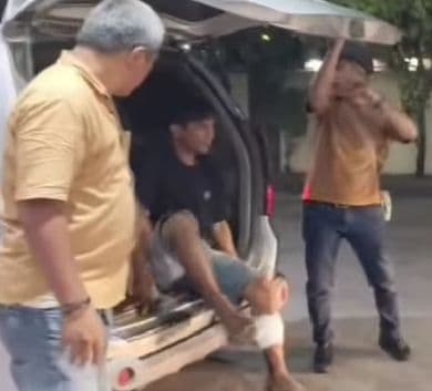 polisi_tangkap_3_perampok_di_pintu_tol_bandar_selamat_1_ditembak