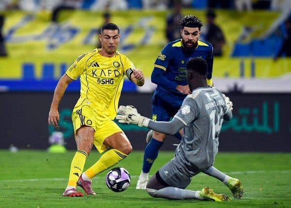 al_nassr_menang_telak_atas_al_hazem_cristiano_ronaldo_tampil_menonjol
