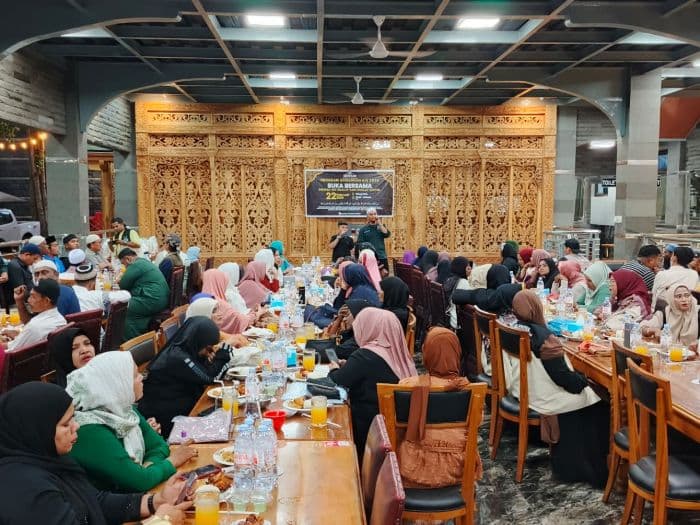 komunitas_gis_ajak_100_mualaf_buka_bersama_di_restoran_medan
