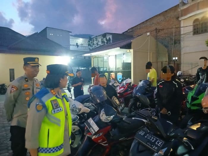 polres_samosir_sita_33_unit_sepeda_motor_pelanggar_lalu_lintas