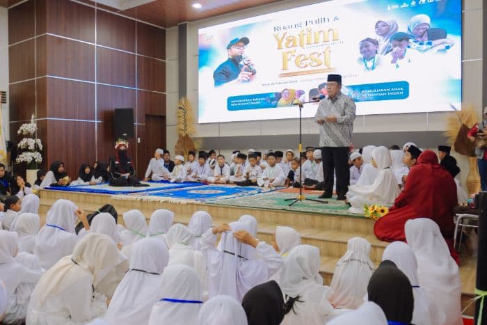 ramadan_berbagi_wali_kota_wesly_silalahi_tegaskan_pendidikan_anak_yatim_adalah_investasi_kota