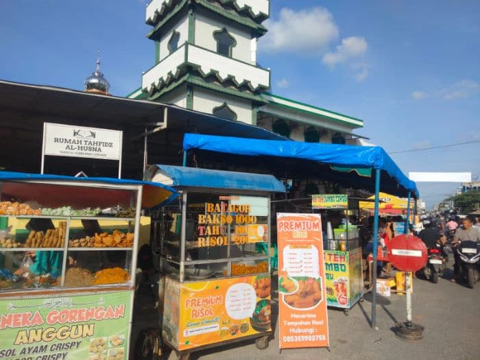 rekomendasi_tempat_berburu_takjil_saat_ramadan_di_kisaran_nomor_2_bikin_lupa_waktu